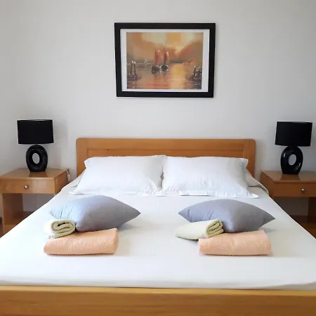 Bed & Breakfast Hollywood 3*