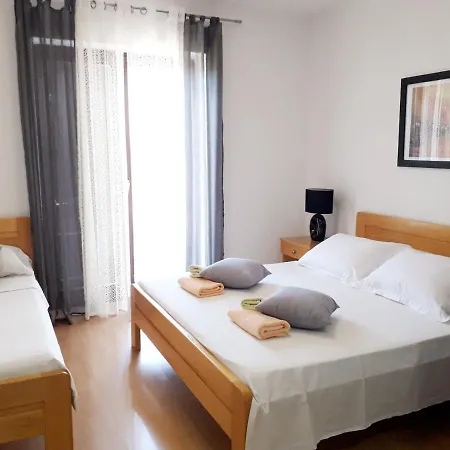 Hollywood Bed & Breakfast 3*