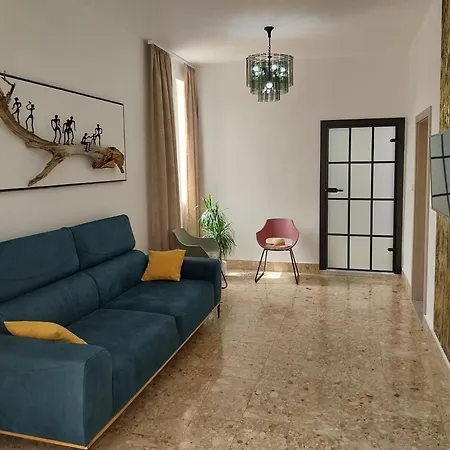 Hollywood Bed & Breakfast 3*