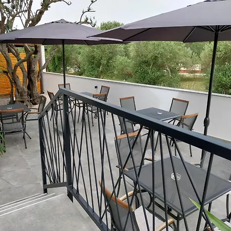 Hollywood Bed & Breakfast 3*