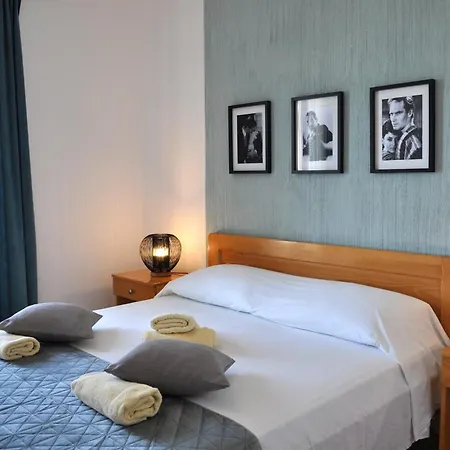 Hollywood סבטי פטר