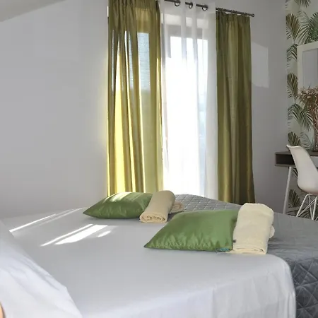 לינה וארוחת בוקר Hollywood סבטי פטר