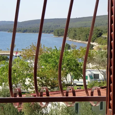 לינה וארוחת בוקר Hollywood