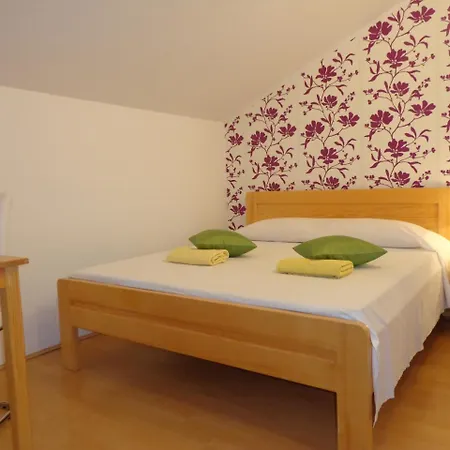 Bed & Breakfast Hollywood 3*