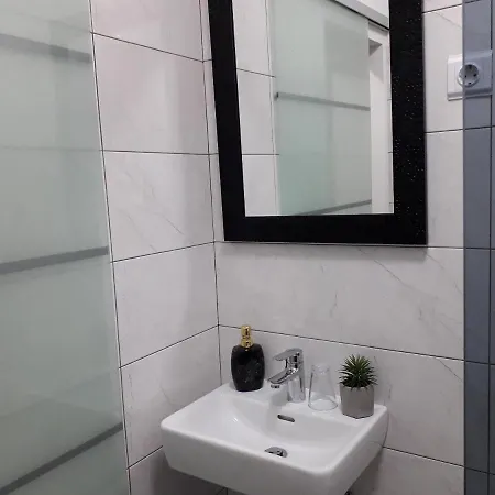 Hollywood Bed & Breakfast 3*