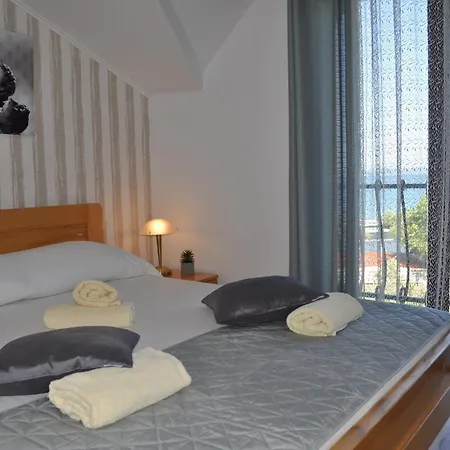 Hollywood Bed & Breakfast 3*