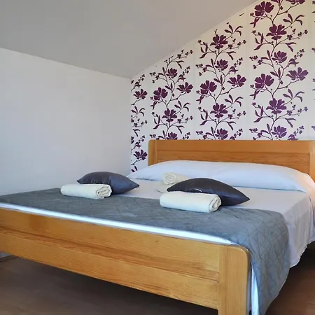 Bed & Breakfast Hollywood 3*