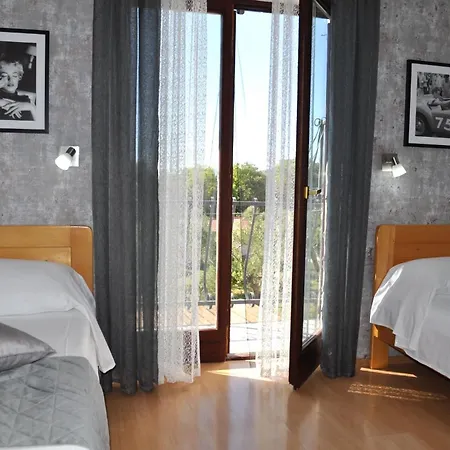 فندق مبيت وإفطار Hollywood 3*