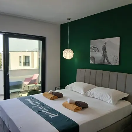 Hollywood Bed & Breakfast