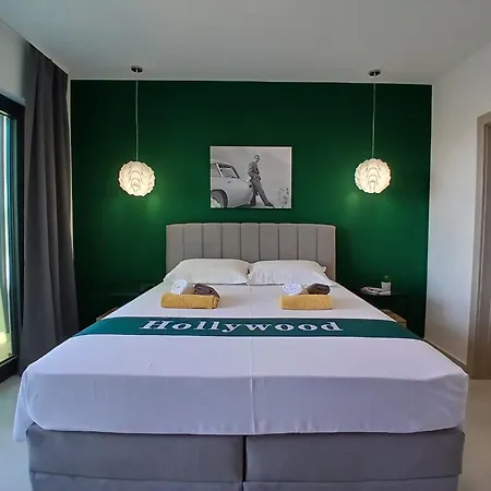 Bed & Breakfast Hollywood 3*