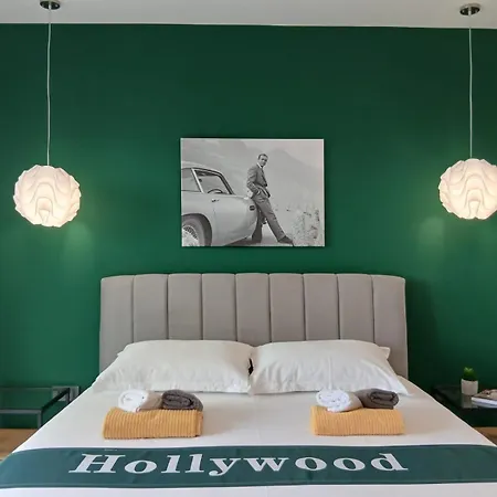 Hollywood 3*