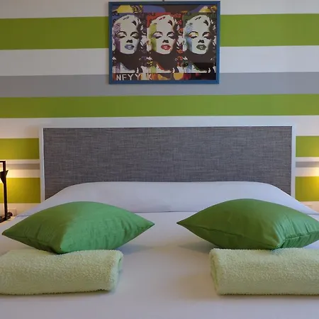 Hollywood Bed & Breakfast