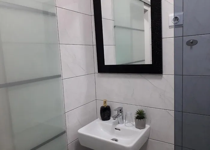 Hollywood Bed & Breakfast 3*