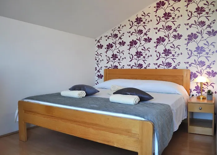 Bed & Breakfast Hollywood 3*