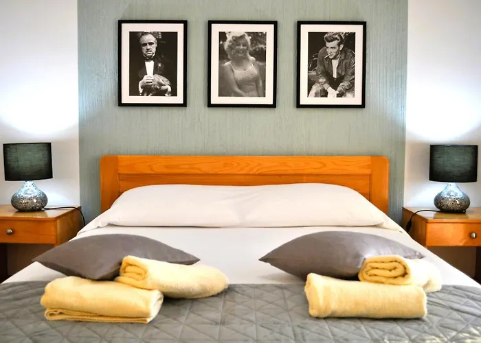 Hollywood Bed & Breakfast