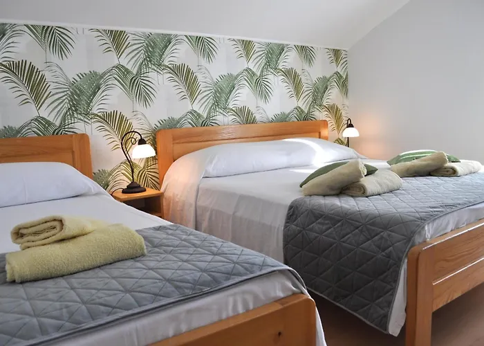 Bed & Breakfast Hollywood 3*