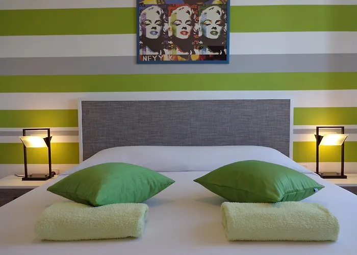 Hollywood Bed & Breakfast