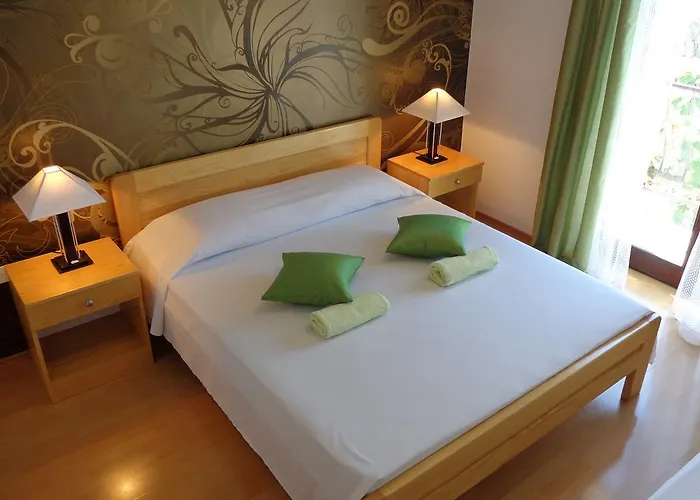 Hollywood Bed & Breakfast