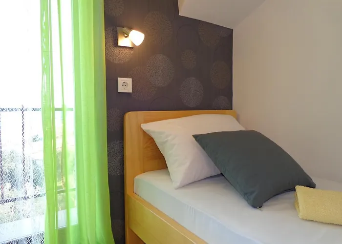 Hollywood スヴェティ・ペタル